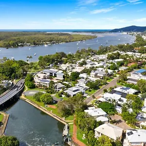 Quay Largo: Riverside Haven Apartment